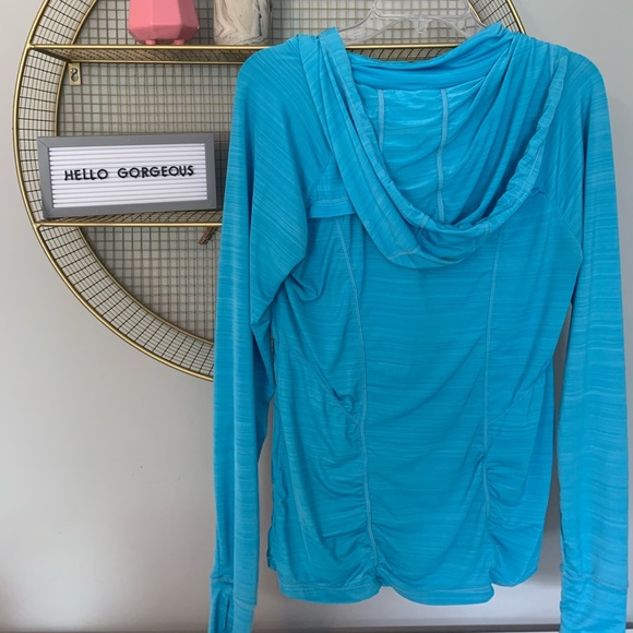 athletic pullover - Picture 3 of 4